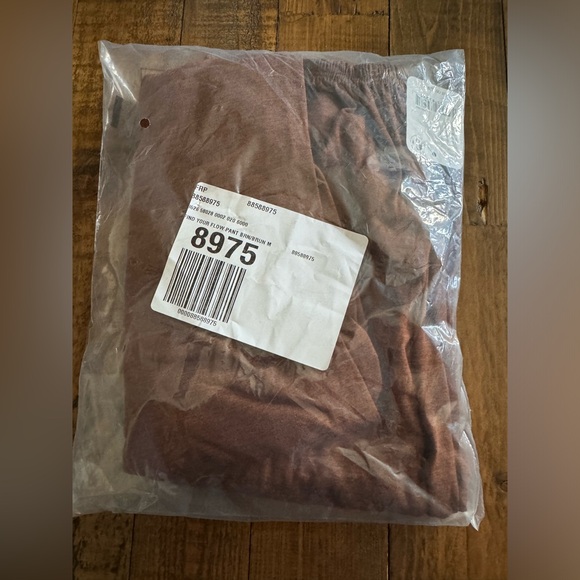Closeout!▪️NWT Free People Movement Find Your Flow Pants in Argan Oil-M - Picture 7 of 7